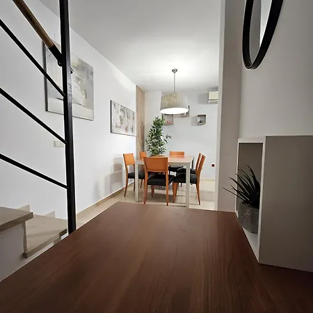 木屋 With Sea Views